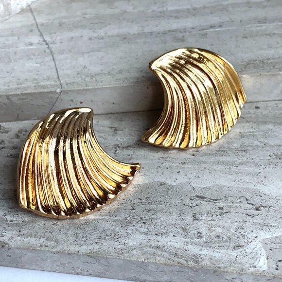 NEW~ Anthropologie Casa Clara "Arabesque" Gold Upside Down Wave Post Earrings - Picture 4 of 7
